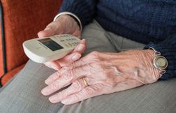 Une femme de 81 ans fait arrêter deux escrocs dans le Finistère