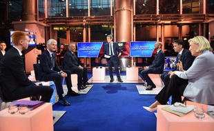 «Grande confrontation» sur LCI entre Adrien Quatennens (LFI), Laurent Wauquiez (LR), François Bayrou (MoDem), Stanislas Guerini (LREM), Olivier Faure (PS) et Marine Le Pen (RN), le 24 avril 2019.