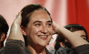 Ada Colau, dirigeante du parti "Barcelona en Comu", lors d'une conférence de presse suivant l'annonce des résultats du premier tour des élections municipales, à Barcelone le 24 mai 2015