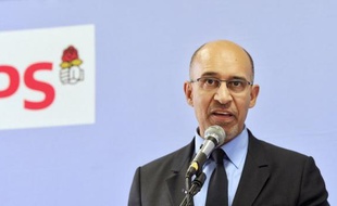 Harlem Désir, premier secrétaire du Parti socialiste, a accusé samedi le président de l'UMP Jean-François Copé de "jouer la radicalisation" du mouvement anti-mariage homosexuel et l'a appelé "solennellement" à renoncer à manifester dimanche à Paris avec "La Manif pour tous", dans un communiqué.