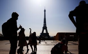 La tour Eiffel, fermée depuis le 30 octobre en raison de la crise sanitaire, rouvrira le 16 juillet au public avec une jauge de 50% dans ses ascenseurs.