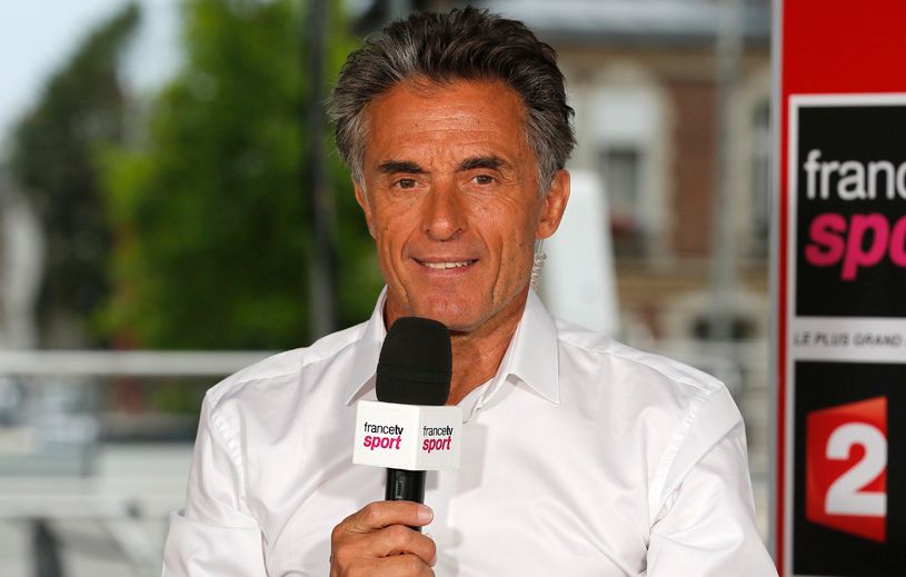 L'animateur Gérard Holtz sur le plateau du Tour de France 2012, diffusé sur France 2. 