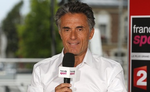 L'animateur Gérard Holtz sur le plateau du Tour de France 2012, diffusé sur France 2.