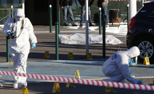 La police scientifique fait des relevés à proximité du corps de «Tony le boucher».