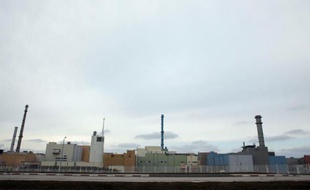 Des bâtiments de l'usine Areva La Hague, le 29 mars 2013 à Beaumont-Hague