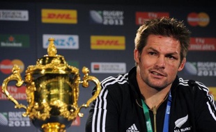 Le troisième ligne et capitaine des All Blacks, Richie McCaw, a été opéré avec succès du pied droit et sera absent des terrains pour environ trois mois, a annoncé vendredi la Fédération néo-zélandaise.