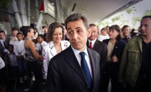Les cotes de popularité de Nicolas Sarkozy et François Fillon ont baissé en janvier par rapport à décembre et atteint respectivement 32% (-2 points) et 47% (-1) d'opinions favorables, selon le baromètre mensuel Ifop publié dans le Journal du dimanche.