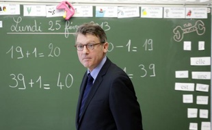 Le Sénat a adopté en première lecture dans la nuit de vendredi à samedi le projet de loi de refondation de l'Ecole en y apposant la patte de sa majorité de gauche notamment sur les missions premières de l'école.