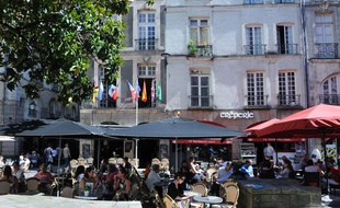 Terrasses de café place du pilori à Nantes (illustration avant la crise du coronavirus).