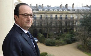 François Hollande au balcon de l'Elysée le 24 février 2015