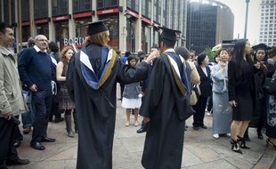 Des étudiants diplômés de la City University of New York, le 27 mai 2009.