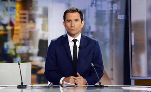 Benoît Hamon, ministre de l'Education sur le plateau du journal de 20h de France 2 avant d'annoncer sa démission à Paris, le 25 août 2014