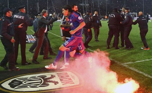 Le match de Coupe de Grèce entre le PAOK Salonique et l'Olympiakos a été interrompu le 2 mars 2016.