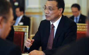 Le probable futur Premier ministre chinois Li Keqiang estime que la Chine est toujours prête à aider les pays de la zone euro empêtrés dans la crise de la dette souveraine, dans une tribune publiée par le Financial Times mercredi.