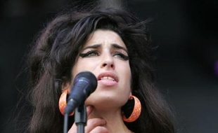 L'audition judiciaire de la chanteuse britannique de soul, Amy Winehouse, devant un tribunal norvégien pour une affaire de possession de marijuana a été reportée sine die, a-t-on appris jeudi auprès du tribunal de Bergen (ouest de la Norvège).