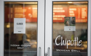 Un restaurant Chipotle fermé, à Boston, dans le Massachusetts le 8 décembre 2015