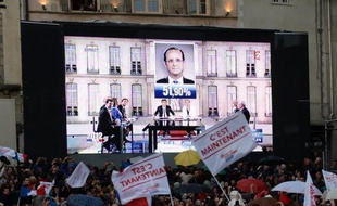 Plusieurs milliers de partisans du président élu François Hollande, réunis place de la cathédrale à Tulle dans l'attente de son discours, ont explosé de joie dimanche à l'annonce des résultats, a constaté l'AFP.