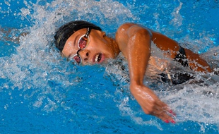 La nageuse Assia Touati lors des championnats de France à Rennes, le 18 avril 2019.