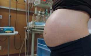 L'usage par des femmes enceintes d'antalgiques légers comme le paracétamol, l'aspirine ou l'ibuprofène va de pair avec une augmentation des troubles de la reproduction chez l'enfant mâle, selon une étude publiée cette semaine.