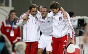 L'international français Franck Ribéry, touché lors d'un match de championnat d'Allemagne face à Hoffenheim le 21 septembre 2010.