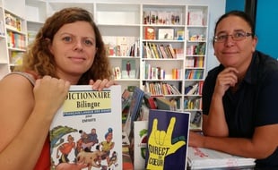 Delphine et Nathalie, atteintes de surdité, viennent d'ouvrir à Toulouse la première librairie spécialisée jeunesse et Langue des signes.