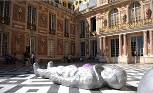 Exposition de Xavier Veilhan au château de Versailles, du 13 septembre au 13 décembre 2009.