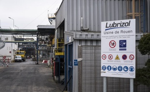 A l'entrée de l'usine Lubrizol de Rouen.