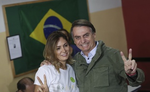 Michelle Bolsonaro, la nouvelle première dame du Brésil, au côté de son mari.