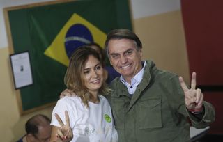 VIDEO. Br sil Qui est Michelle Bolsonaro la discr te et tr s