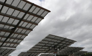 Déjà actif dans ce domaine en Afrique du Sud, Total dit vouloir "développer ses activités solaires au Japon et plus largement en Asie"