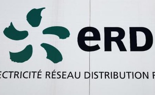 Quelque 2.500 foyers et entreprises de la commune de Carros, près de Nice, sont invités à participer à une expérimentation de "quartier solaire intelligent" visant à mieux intégrer la production photovoltaïque privée au réseau électrique existant, ont indiqué vendredi des partenaires de cette opération.