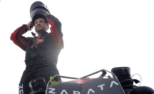 Après avoir traversé la Manche sur son Flyboard, Franky Zapata planche sur un projet de voiture volante.