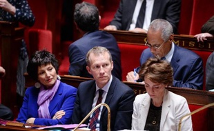 Les salariés de Spanghero, appuyés par les entreprises Delpeyrat et Deveille, vont déposer une offre de reprise de leur société de transformation de viande et de plats cuisinés placée en liquidation judiciaire, a annoncé jeudi le ministre de l'Agroalimentaire Guillaume Garot.