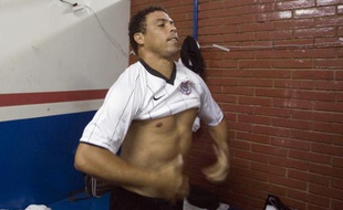 Ronaldo avant le match Corinthians - Itumbiara le 4 mars 2009.
