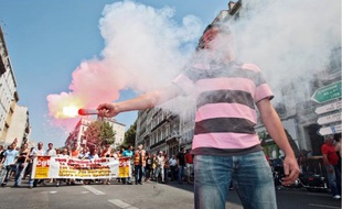 Les estimations étaient très différentes hier : entre 14 500 personnes, selon la police, et 120 000, pour les syndicats, ont défilé.