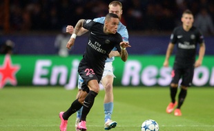 Gregory van der Wiel lors du match entre le PSG et Malmö le 15 septembre 2015.