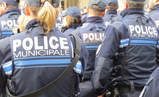 Des agents de police municipale.