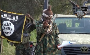 Photo extraite d'une vidéo transmise le 2 octobre 2014 par Boko Haram, montrant son leader Abubakar Shekau