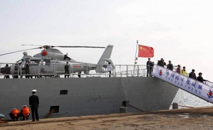 La frégate chinoise Yancheng, chargée de participer à l'éloignement d'armes chimiques de Syrie, le 10 mars 2014 dans le port chypriote de Limassol
