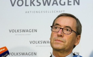 Le directeur du personnel de Volkswagen, Horst Neumann a appelé dimanche les cadres du constructeur automobile allemand à ne pas céder à l'euphorie en dépit des bénéfices records du groupe, dans un entretien au journal Handelsblatt.
