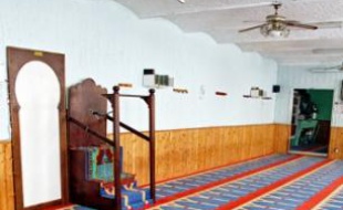 La salle de prières à Fives.