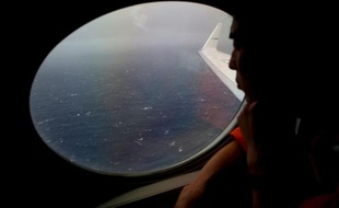 Un avions de surveillance japonais cherchant le 1er avril 2014 sur les eaux du Pacifique des débris du vol MH 370 Kuala Lumpur-Pékin de Malaysia Airlines disparu des radars le 8 mars avec 239 personnes à bord