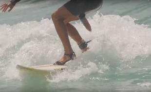 Elle fait du surf en talons! - Le Rewind (video)