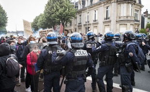 2.000 à 3.000 personnes ont participé a un rassemblement en hommage à George Floyd et contre toutes les violences policières devant le palais de justice de Rouen le 5 juin 2020.