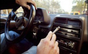 Une première campagne contre le cannabis au volant a été lancée mercredi par la Sécurité routière et la Mission interministérielle de lutte contre la drogue et la toxicomanie (Mildt) sur le thème: "cannabis et conduite = danger".