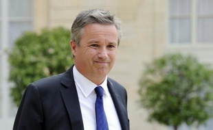 Le souverainiste Nicolas Dupont-Aignan s'est dépeint samedi en "rassembleur des patriotes" et a appelé Marine Le Pen à abandonner "l'obsession identitaire" pour entamer un dialogue, lors des universités de rentrée de son parti Debout la République (DLR).