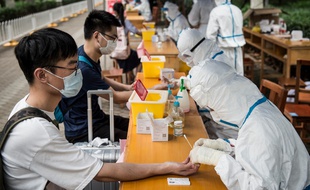 Un centre de tests à Wuhan, le 11 juin 2020.