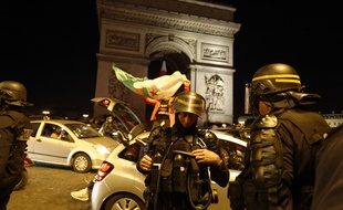Un dispositif spécifique a été déployé ce vendredi sur les Champs-Elysées.