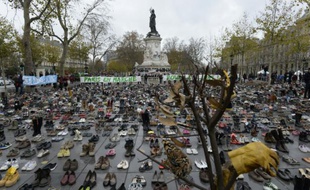 La place de la République à Paris recouvertes de chaussures en lieu et place d'une marche pour le climat interdite après les attentats, le 29 novembre 2015