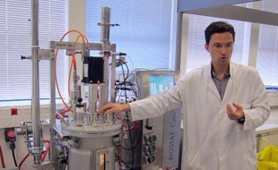 Global Bioenergies a décroché un partenariat avec le géant allemand de l'automobile Audi pour développer un super-biocarburant affichant la meilleure qualité possible pour une essence, a annoncé mardi l'entreprise de biotechnologie française.